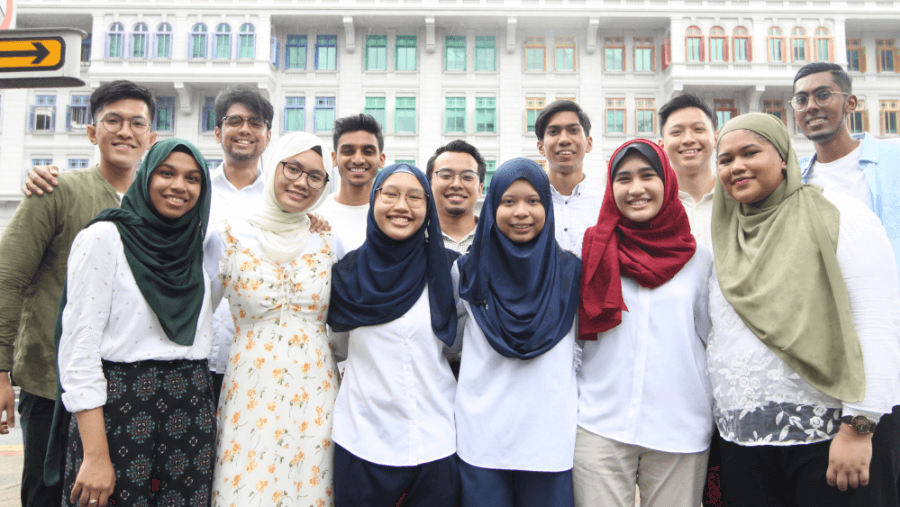 Akid (back row, 1st on the left) with fellow members from the SMU Muslim Society.