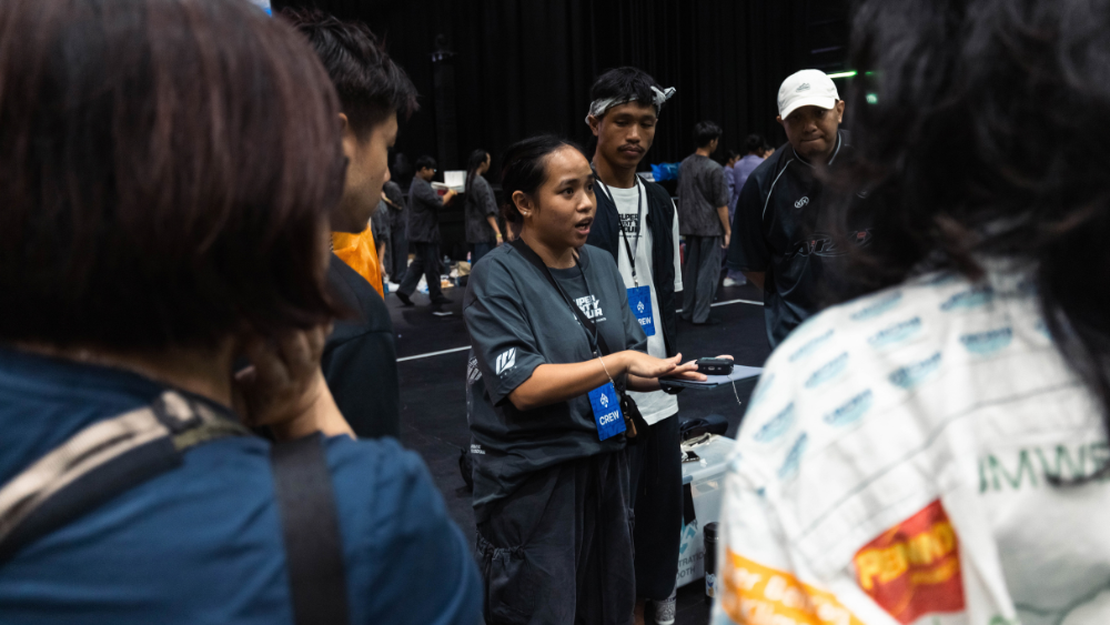 Bianca briefing the coaches and teachers-in-charge of competing schools at Super 24 2025. (Photo: Edmund/@_itzedmund_) 