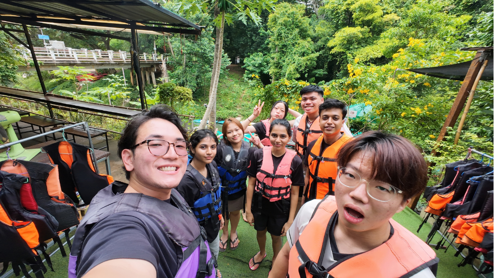Sock Teng made the most of her internship journey, embracing new experiences with friends along the way. 