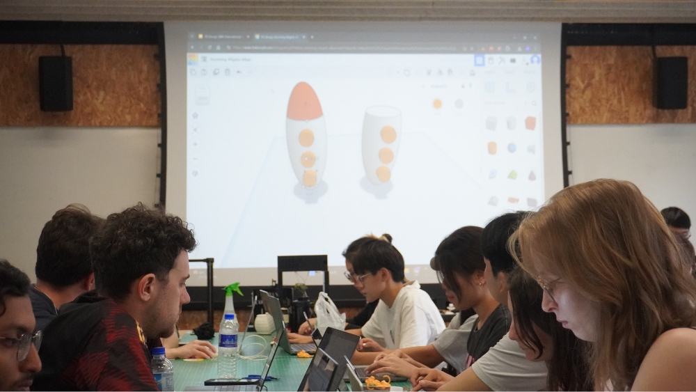 students at a 3D printing workshop during the GSP