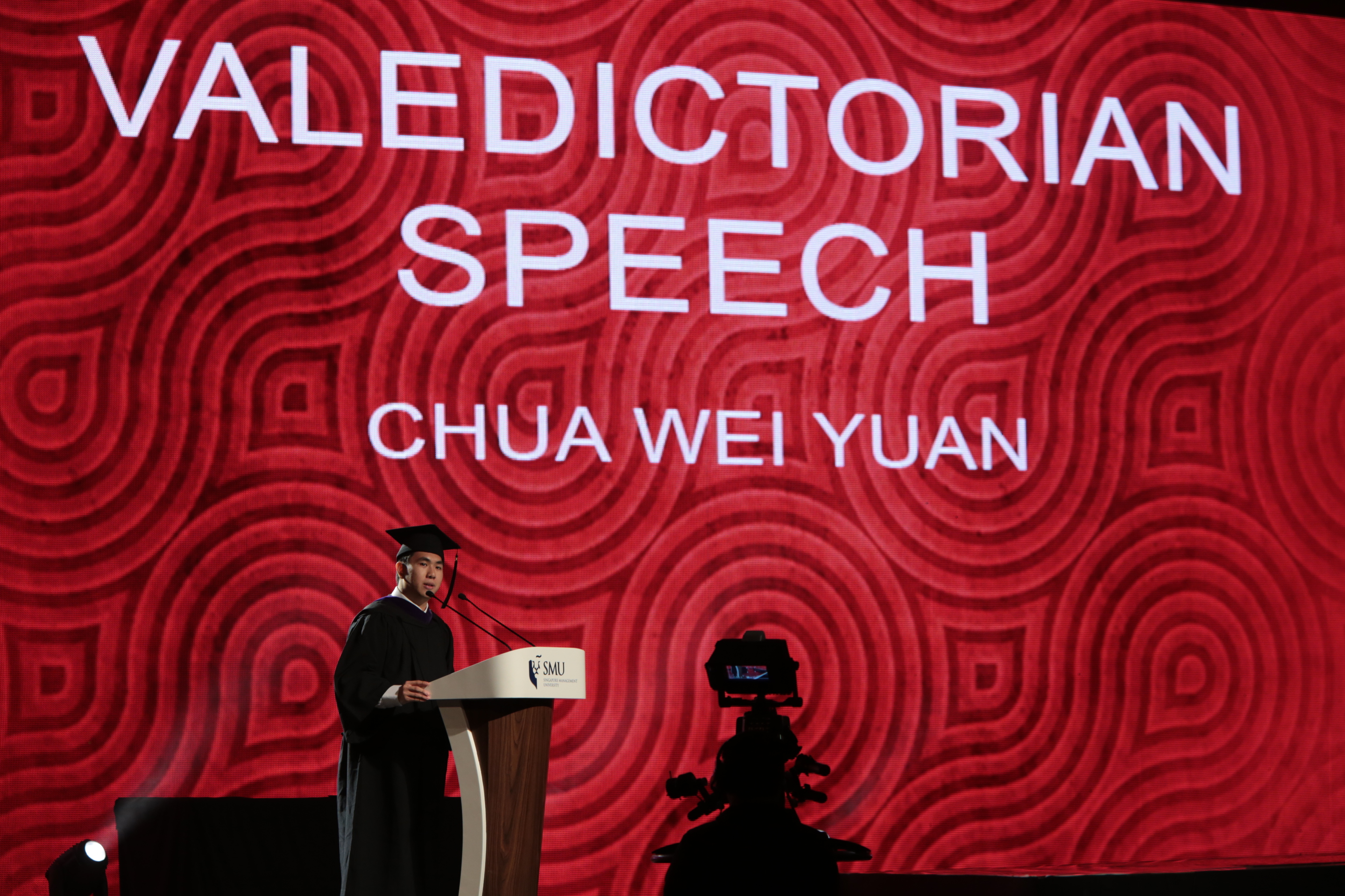 SMU Valedictorian Chua Wei Yuen delivering the Valedictorian's Speech at Commencement 2014