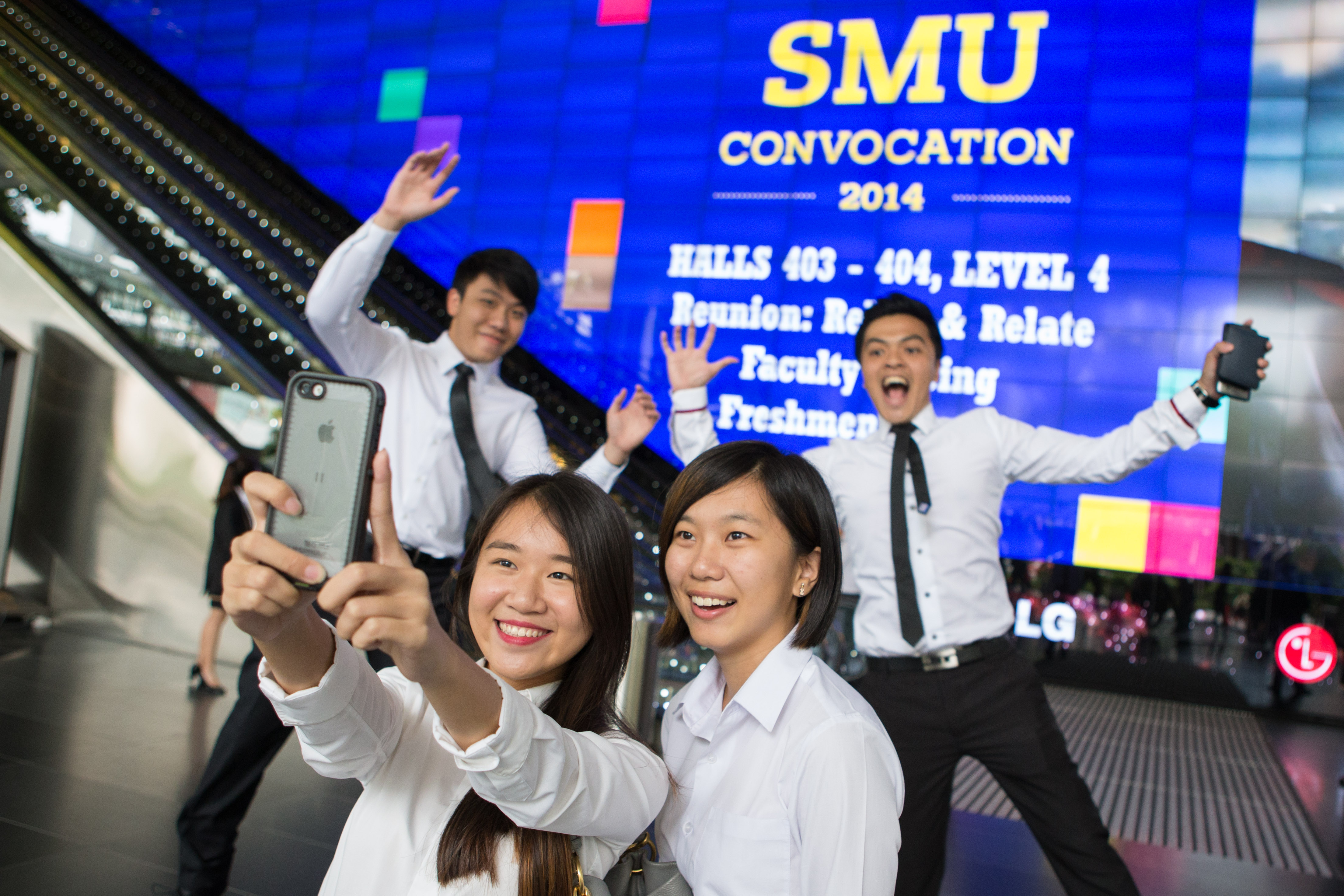 SMU Convocation 2014: Students taking a selfie at Suntec Convention Centre