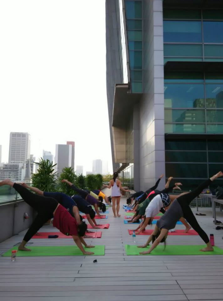 First yoga class of 2015 organised jointly by SMU Fitnessworks and YogiSMU! Image credit: YogiSMU Facebook page