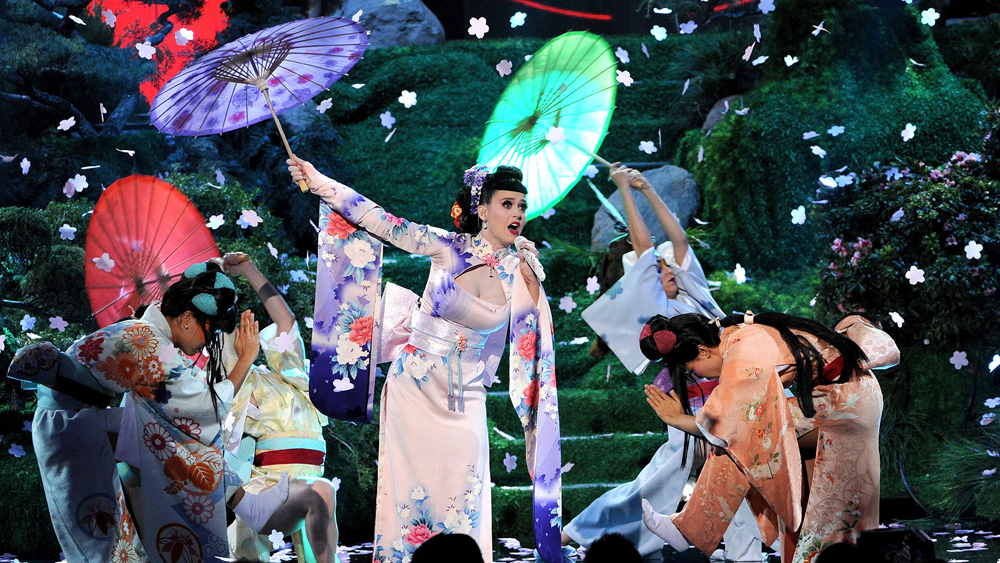 Katy Perry's "geisha" performance