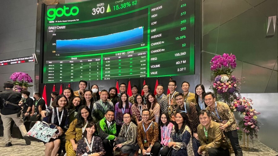 Darren (far right) at the Indonesian Stock Exchange with his colleagues for GoTo's listing ceremony on 11 April 2022