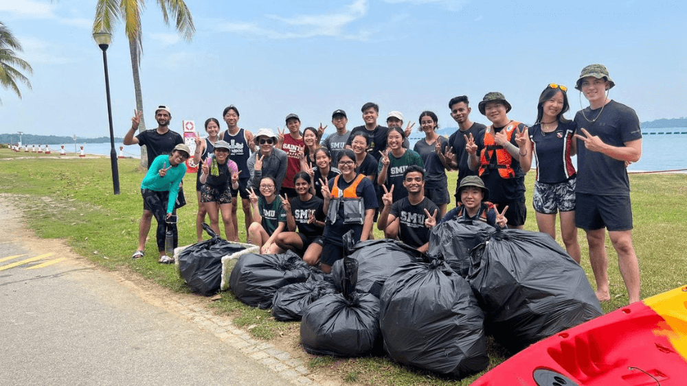 One of the co-curricular activities Derick (2nd row, 3rd from left) participated in was a coastal clean-up with SMU Verts 